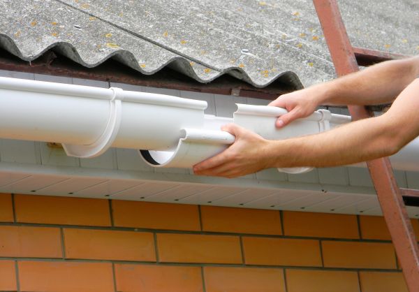 Gutter Hanging in Lehi